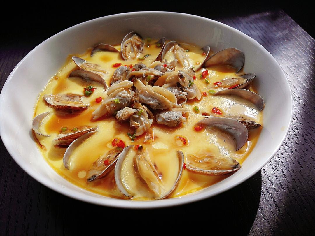 帝王蟹壳蒸蛋出锅特写