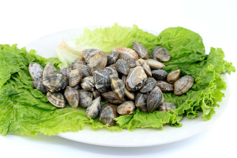 清蒸海螺与生菜卷组合摆盘