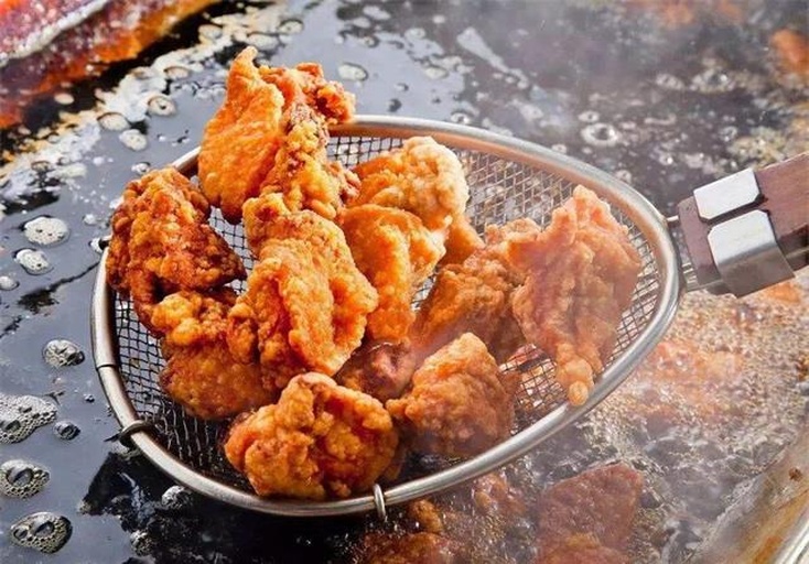 鸡腿炸制过程图
