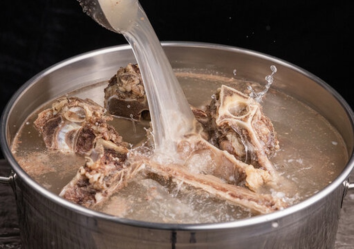 排骨焯水过程