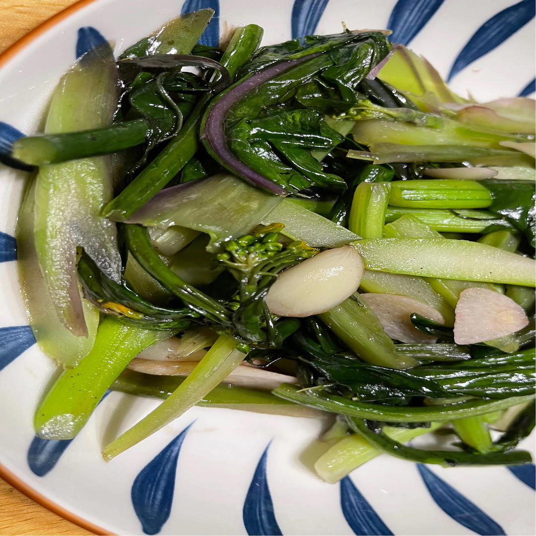 子姜炒香菇油麦菜成品图