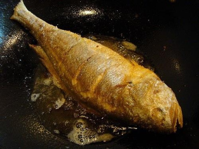 多宝鱼煎制定型过程图