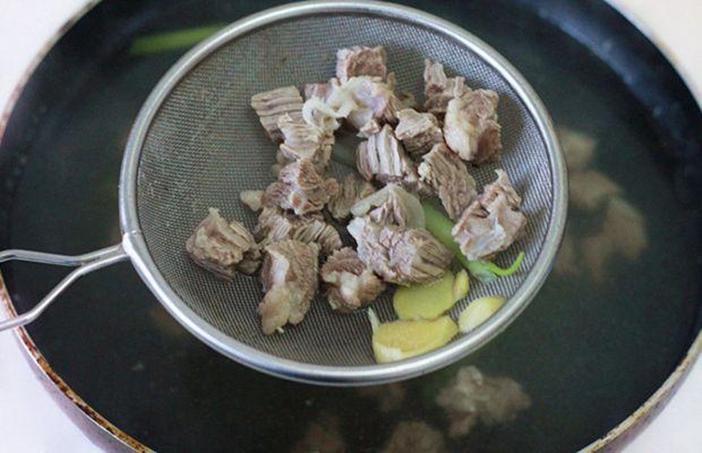 牛肉焯水过程