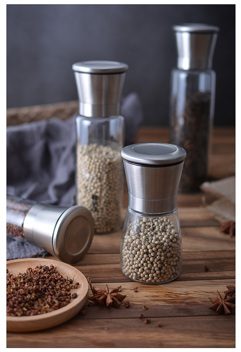 椒盐调料瓶特写