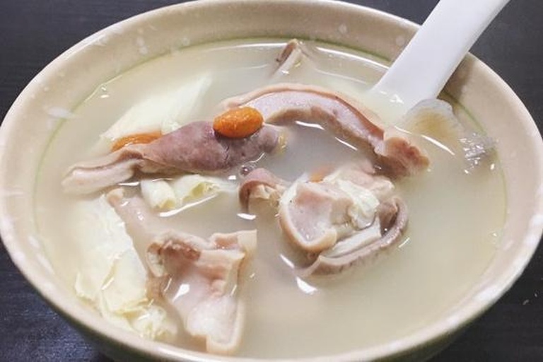 鲜人参与当归红枣猪肚汤