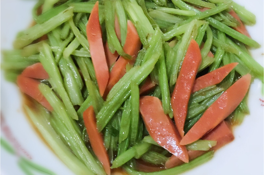 西芹炒菜成品图