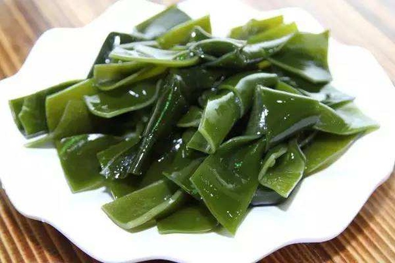 玉丝青带菜市场销售场景