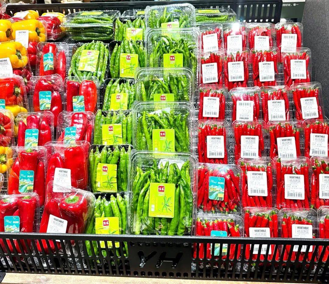泡红椒产品在超市货架上的陈列图
