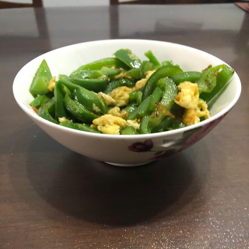 成品图：青线椒炒鸡蛋装盘图