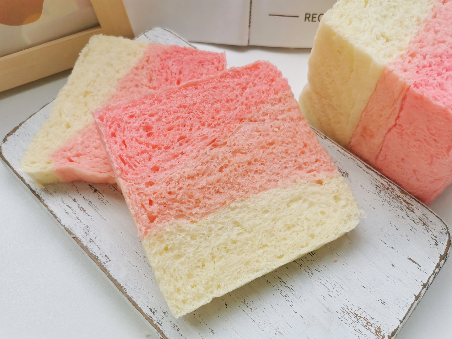 草莓奶油三明治切面结构解剖图