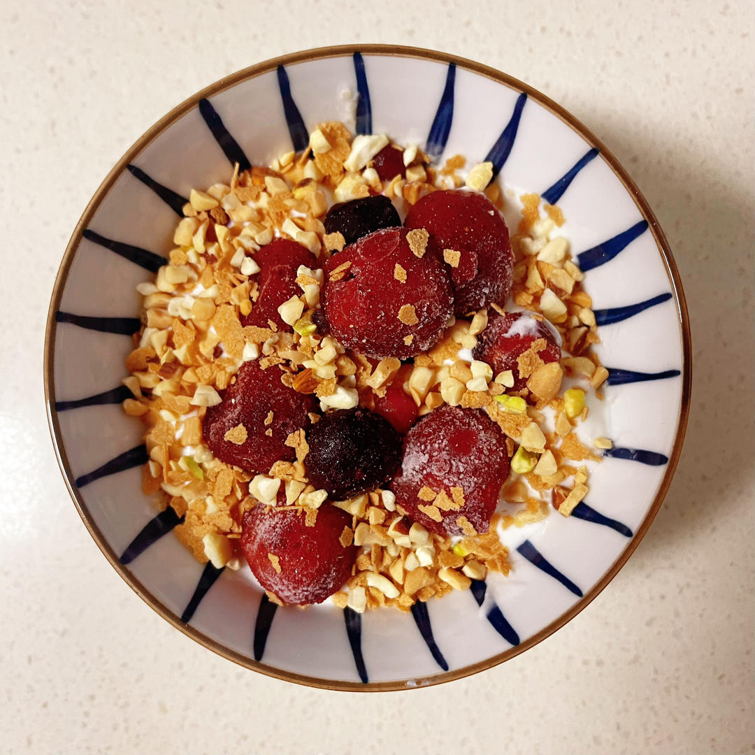 脆柿酸奶碗成品图