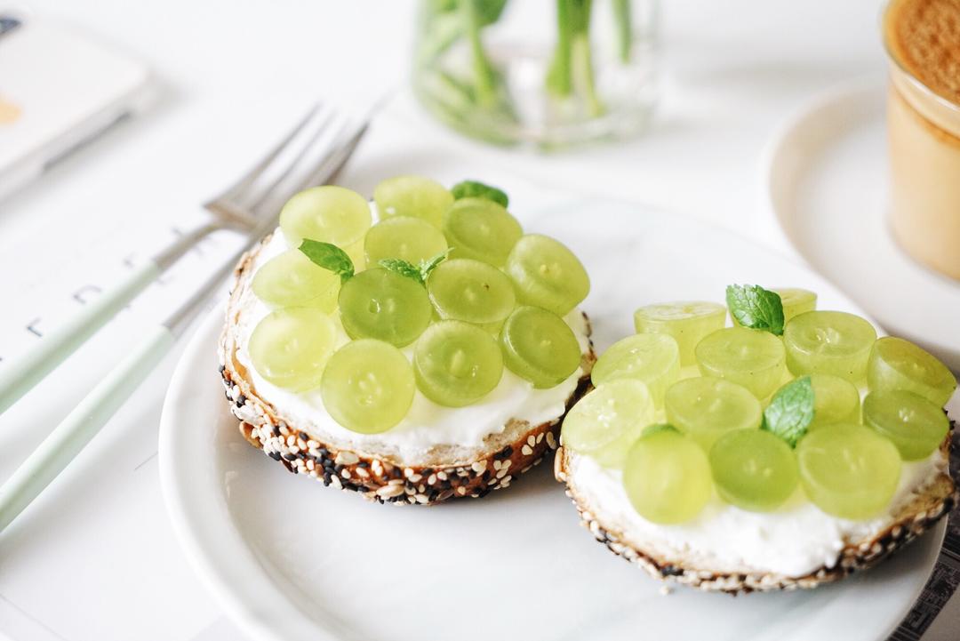 香草黄油涂抹吐司