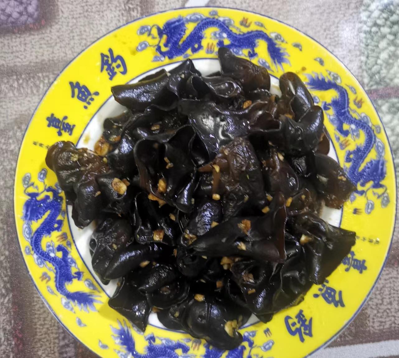 黑木耳拌蒜泥成品图