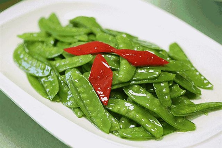 翻炒均匀的荷兰豆成品