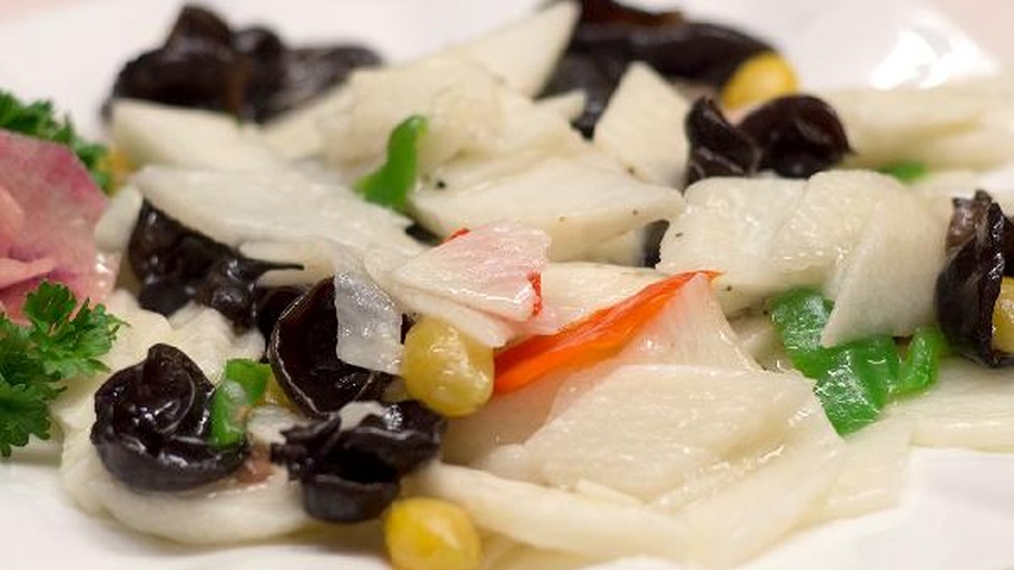 山药炒木耳成品图,色泽鲜亮,食材搭配丰富 山药炒木耳成品图