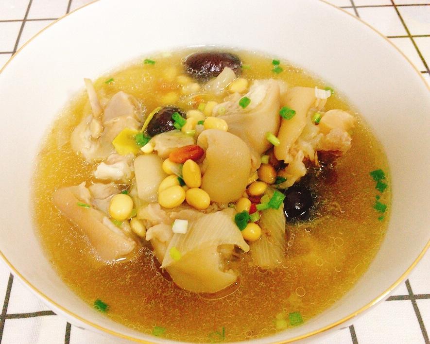 白扁豆炖猪蹄成品特写