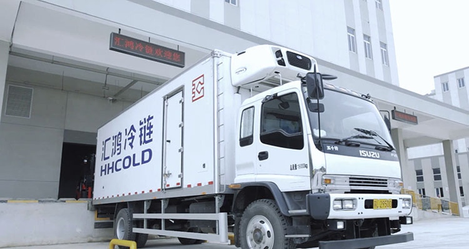 冷链运输车卸载进口羊白条集装箱