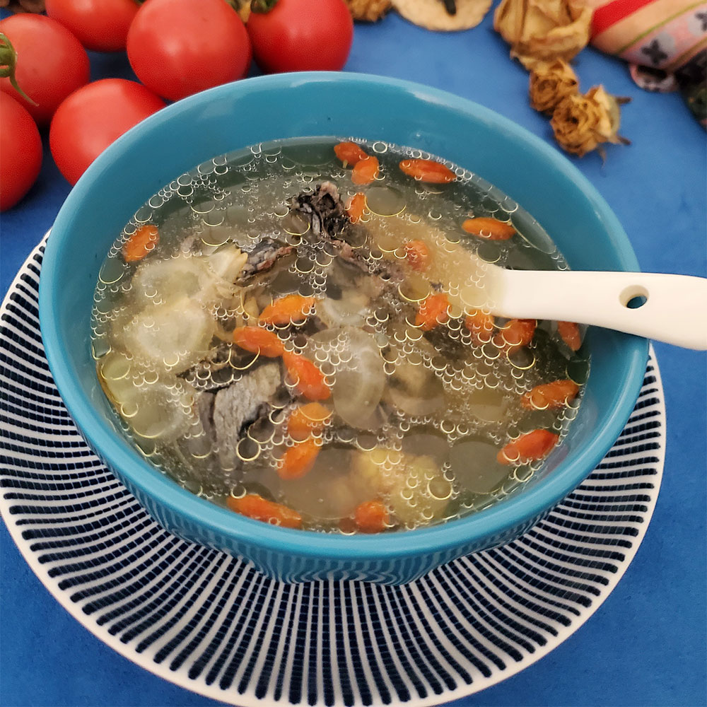 成品黄骨鱼炖西红柿装盘效果