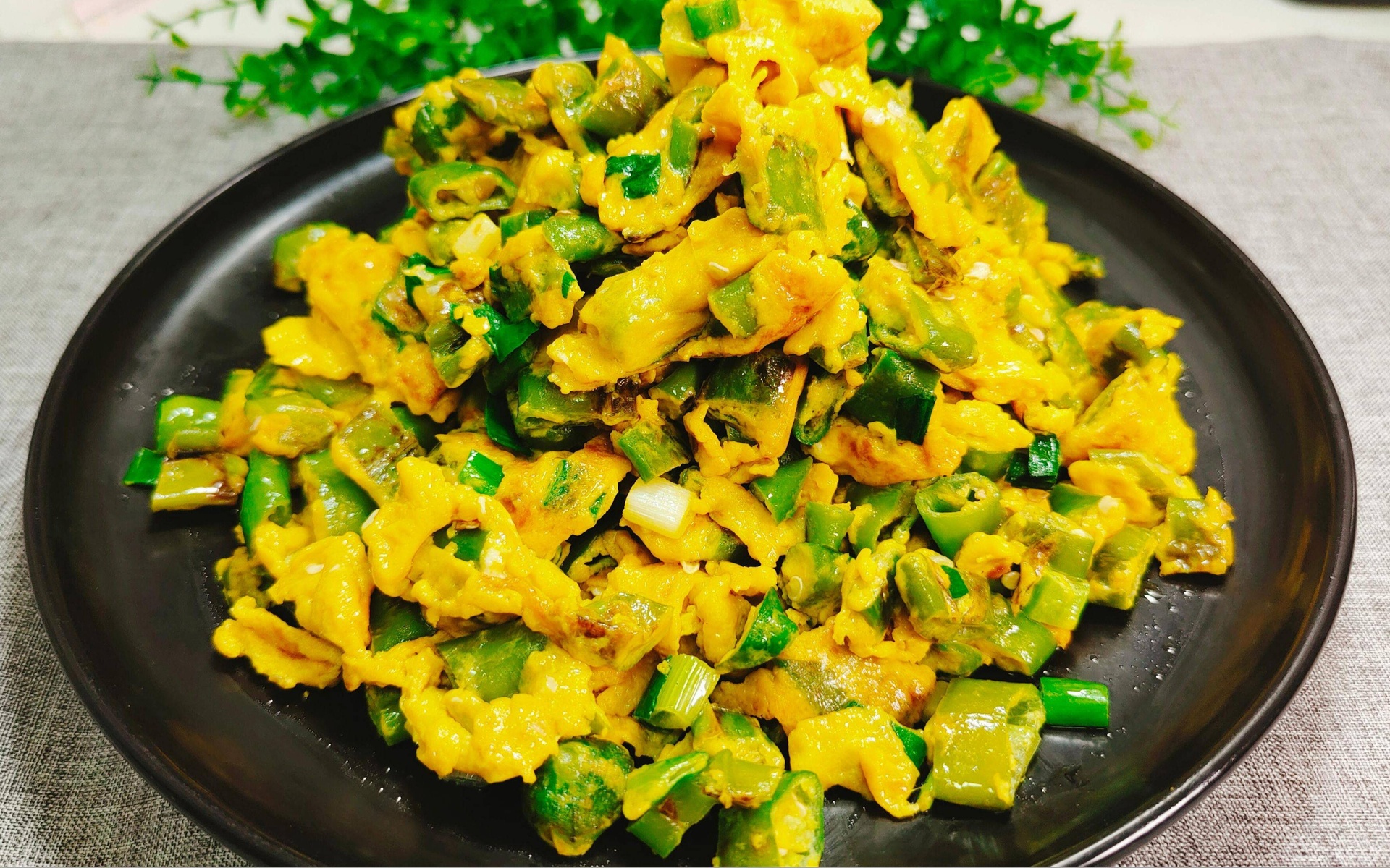 辣椒炒蛋出锅成品图