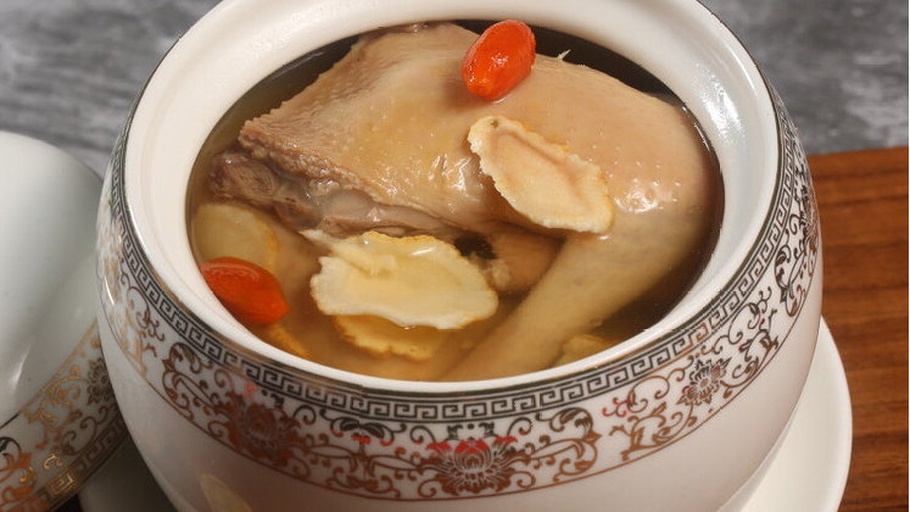 鹿鞭炖汤图