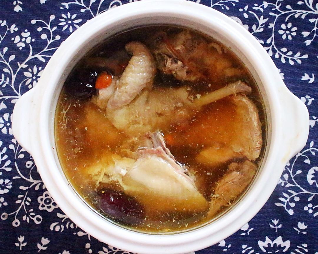 高丽参炖鸡汤