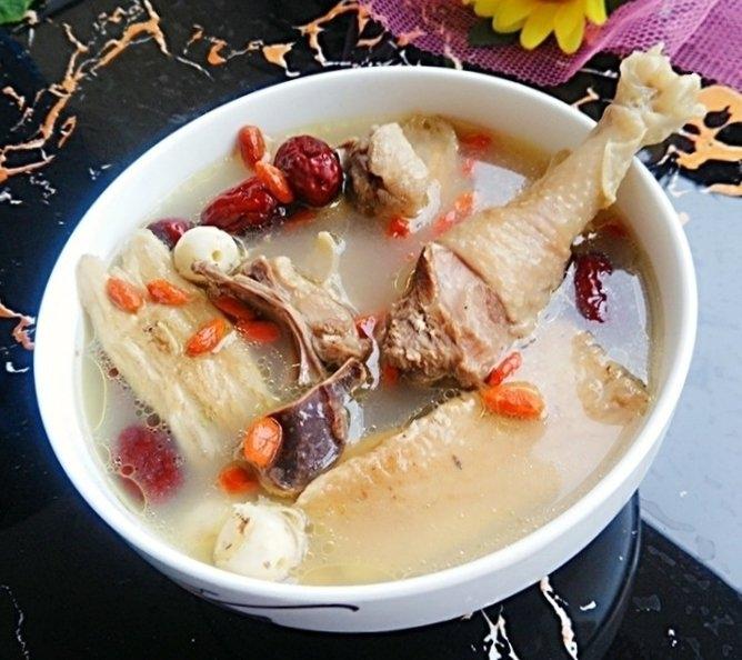 莲子炖汤成品图
