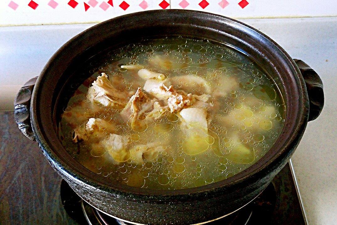 胡萝卜炖鸡炖煮状态