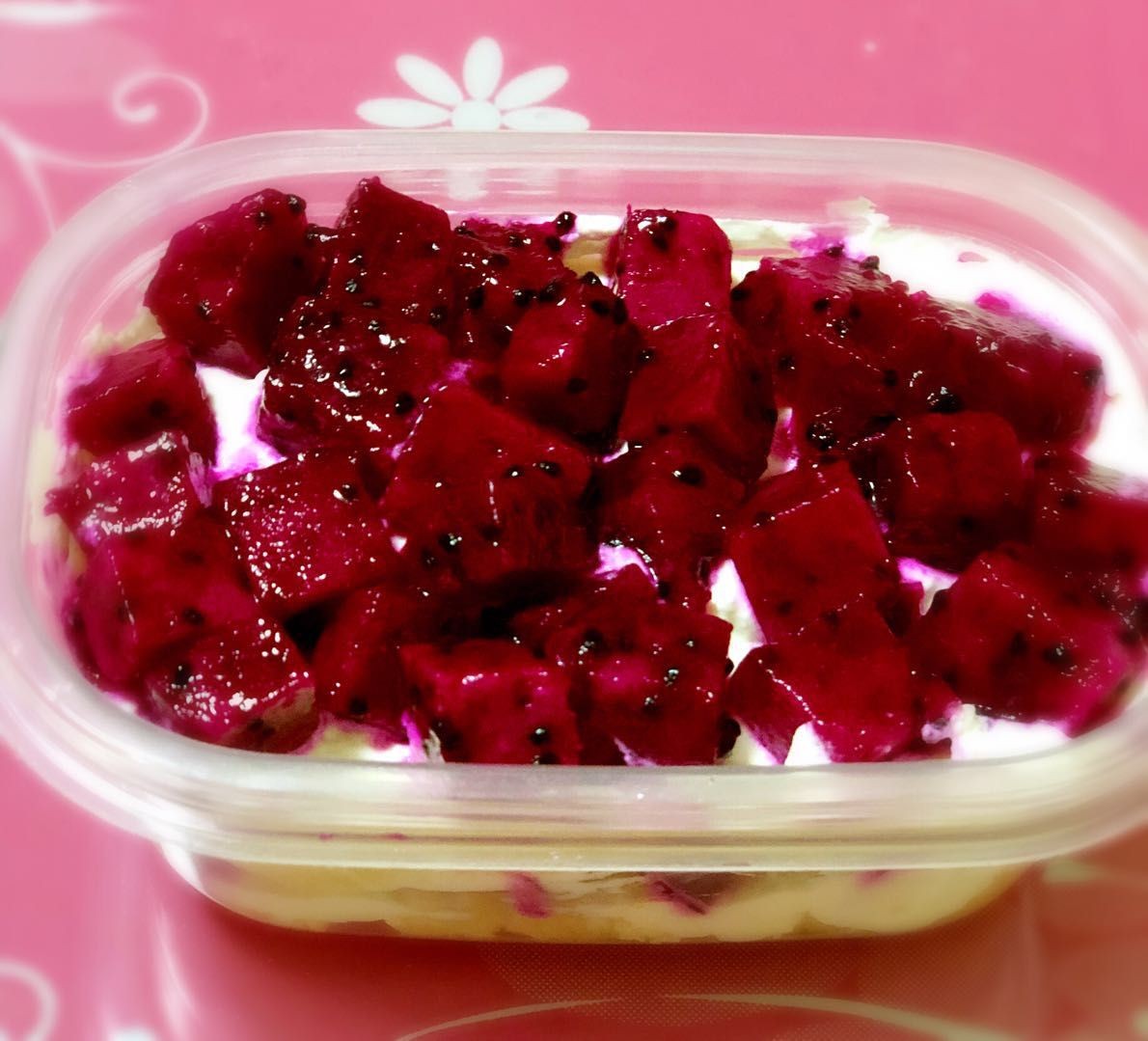 火龙果与酸奶榨汁的制作过程