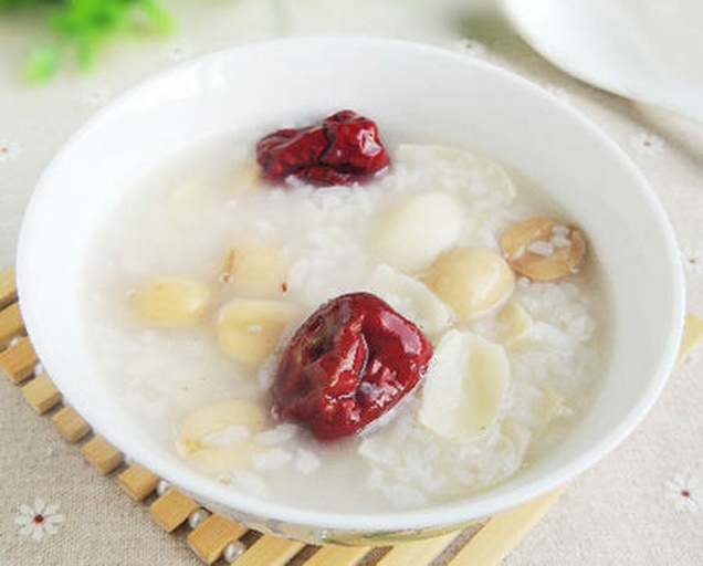 桂圆干与红枣、莲子搭配的养生食谱