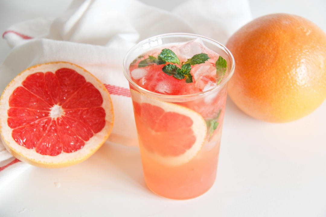 葡萄柚饮品成品展示