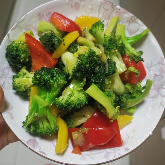 紫变菜花营养料理成品图