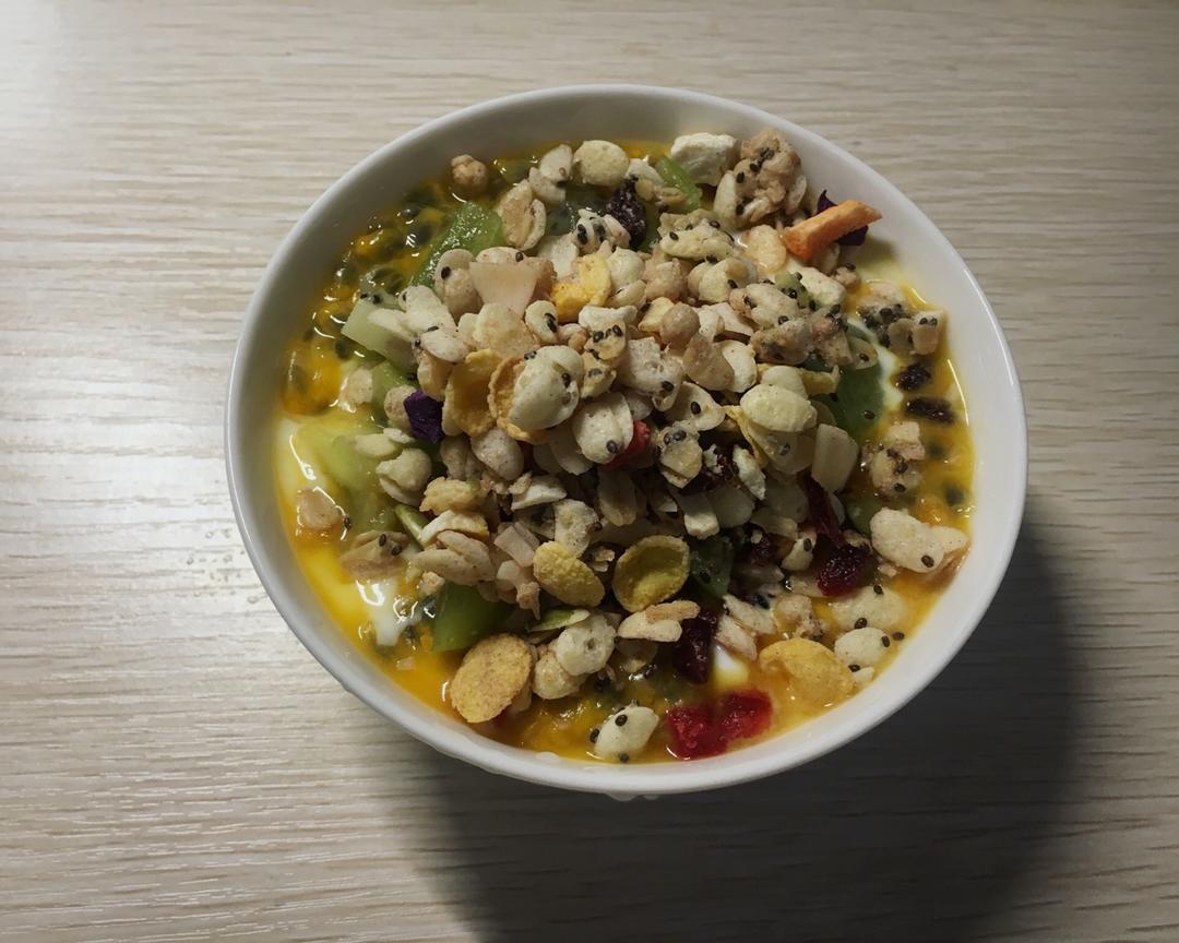 酸猕猴桃切片与酸奶搭配