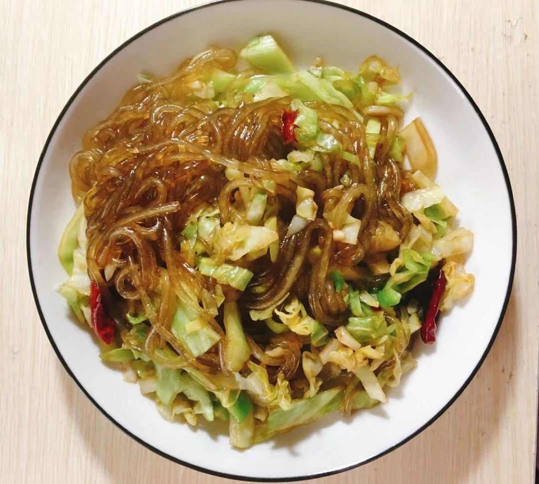 圆包菜快炒过程特写