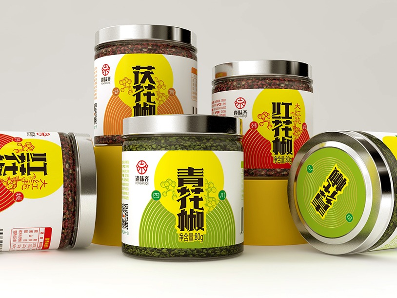 展示红泡椒加工成罐头、酱料等多种产品的形式 红泡椒加工产品展示