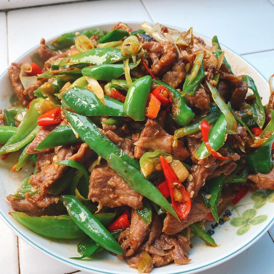 白胡椒炒牛肉成品图,展示白胡椒在中式炒菜中的运用 白胡椒炒牛肉成品图
