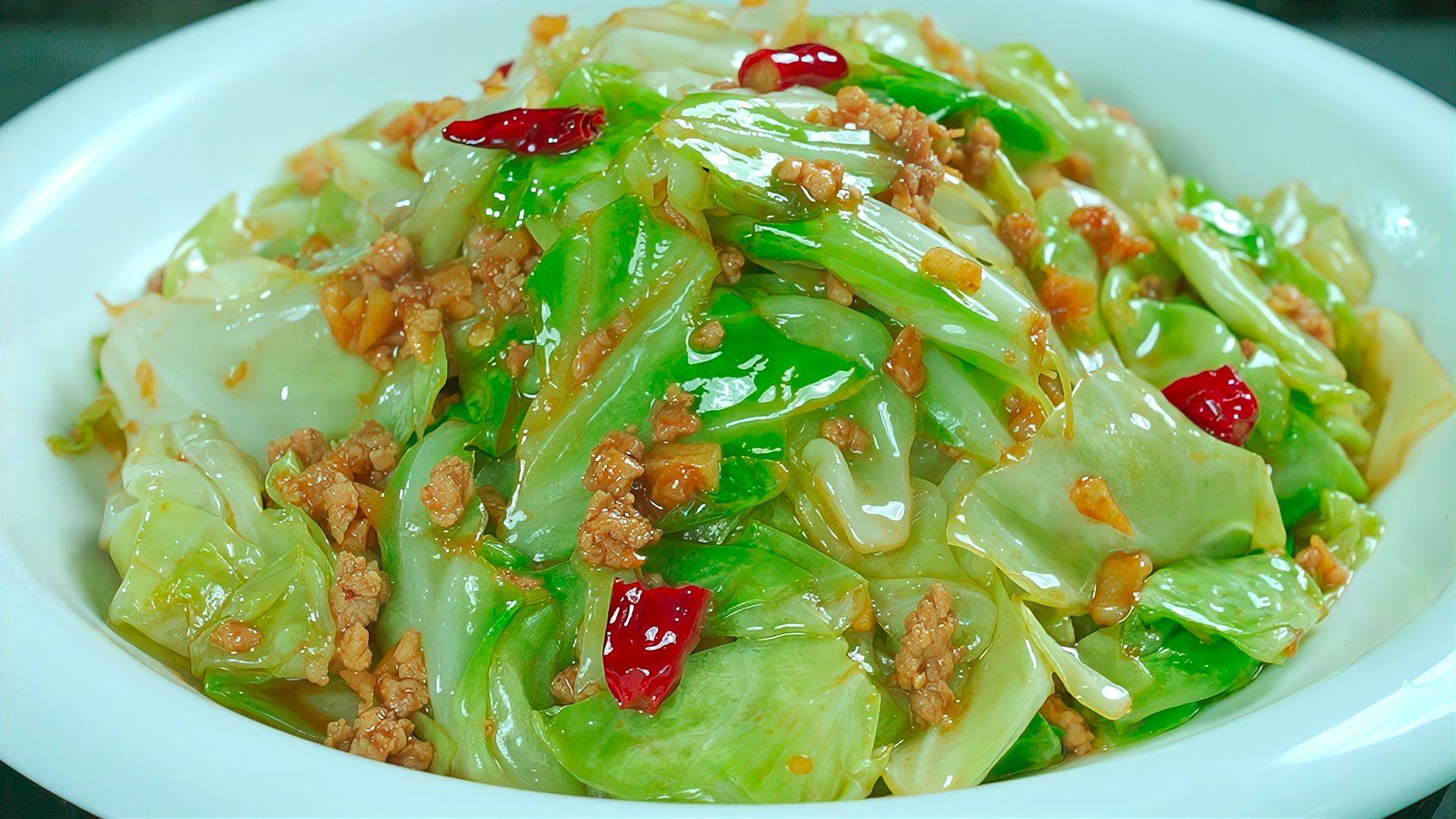 家常手撕包菜炒制过程