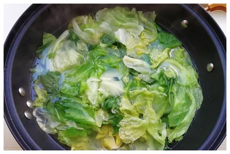 蒸制生菜过程
