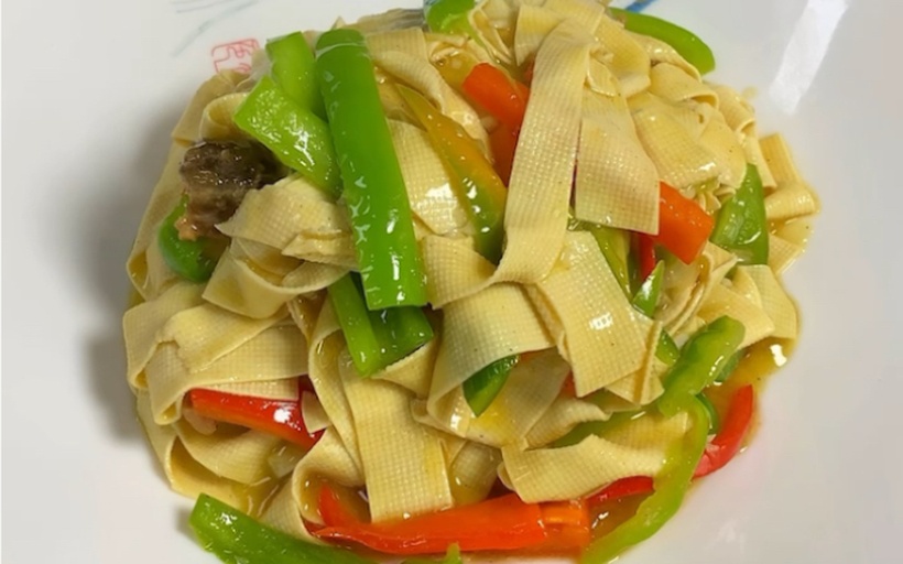 脆柿凉拌成品图