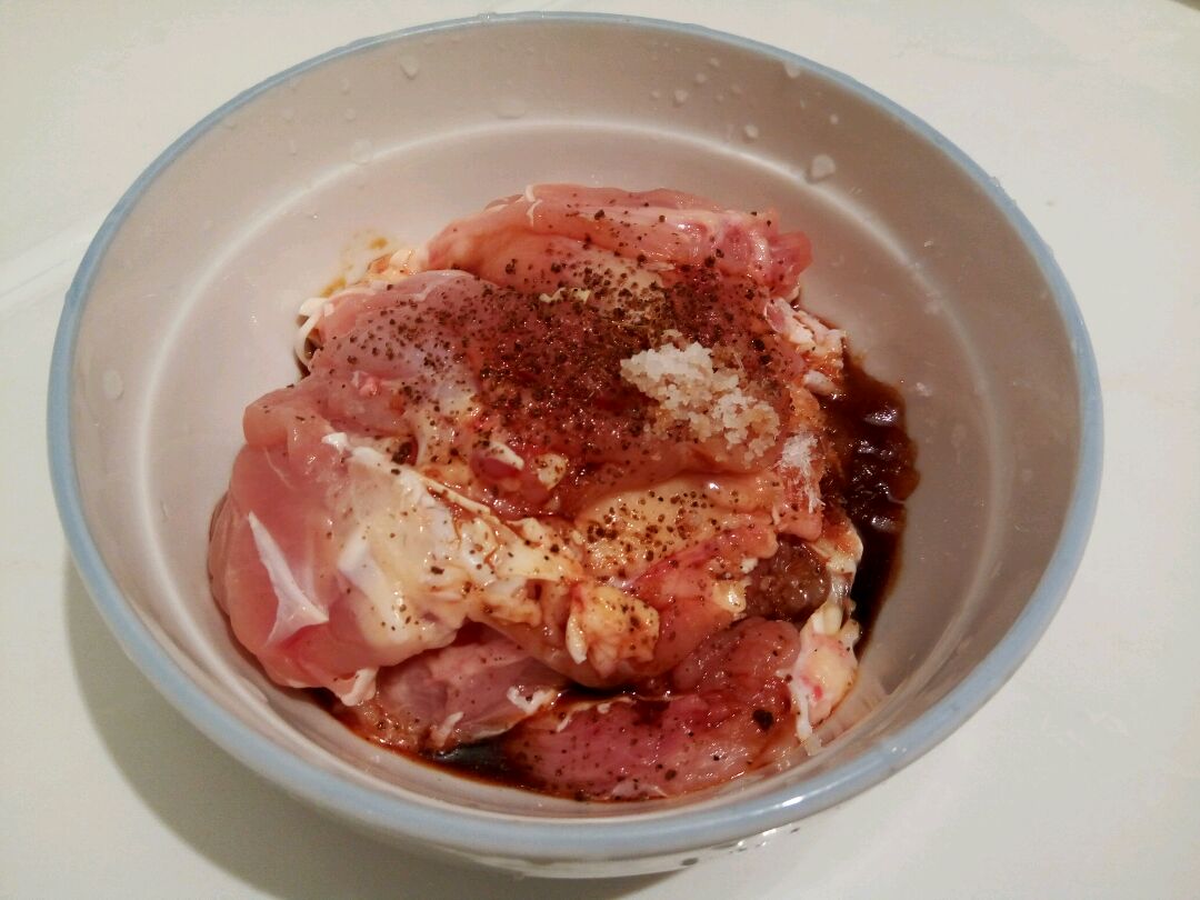 鸡腿肉腌制过程