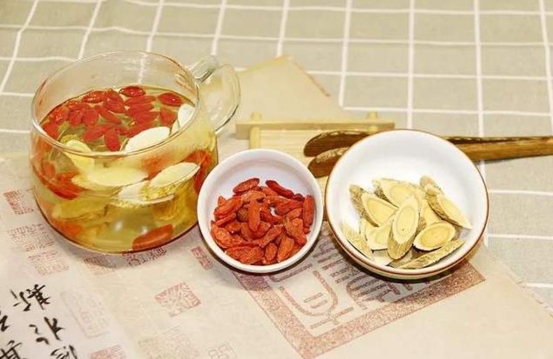 黄芪枸杞子泡酒成品展示