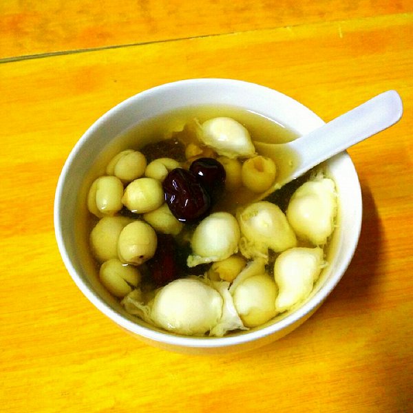 炖煮莲子红枣
