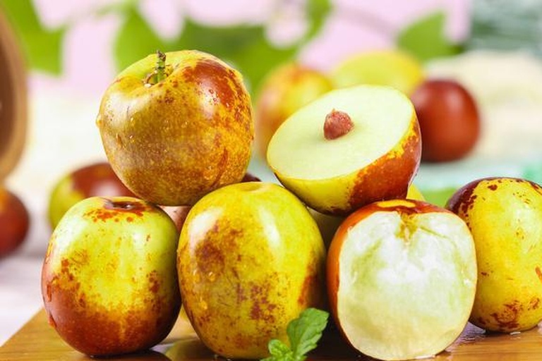 人物侧脸摄影图