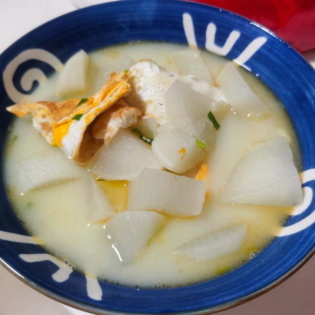 红皮萝卜丝汤的蛋花制作过程