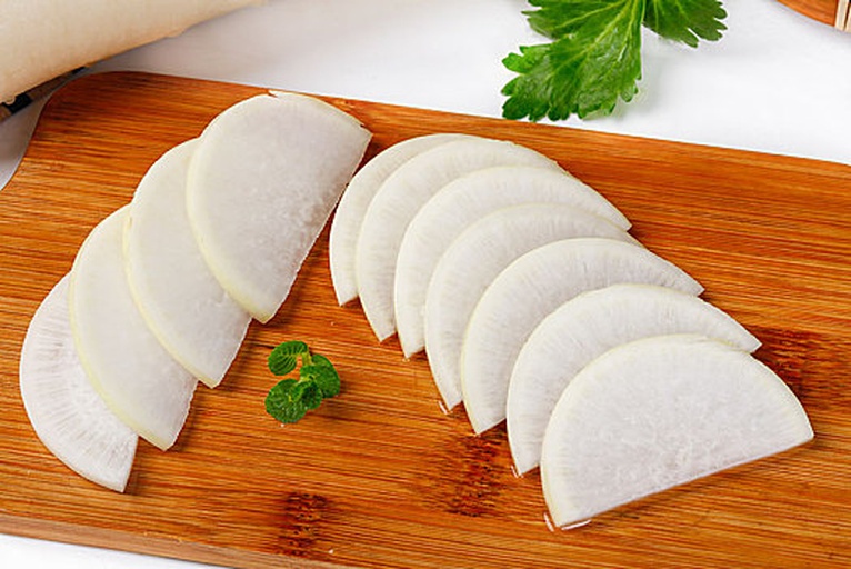 白萝卜切片特写