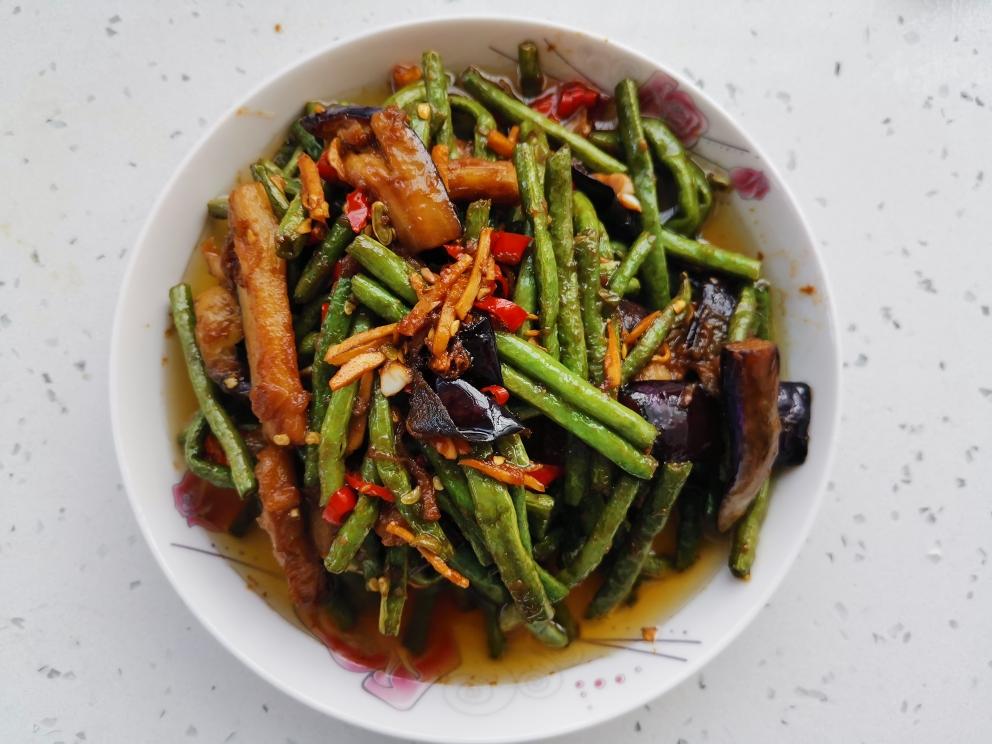 茄子炒四季豆成品图