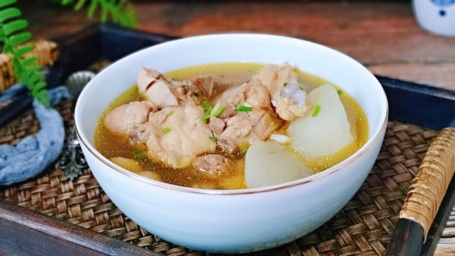 红皮萝卜炖鸡成品图