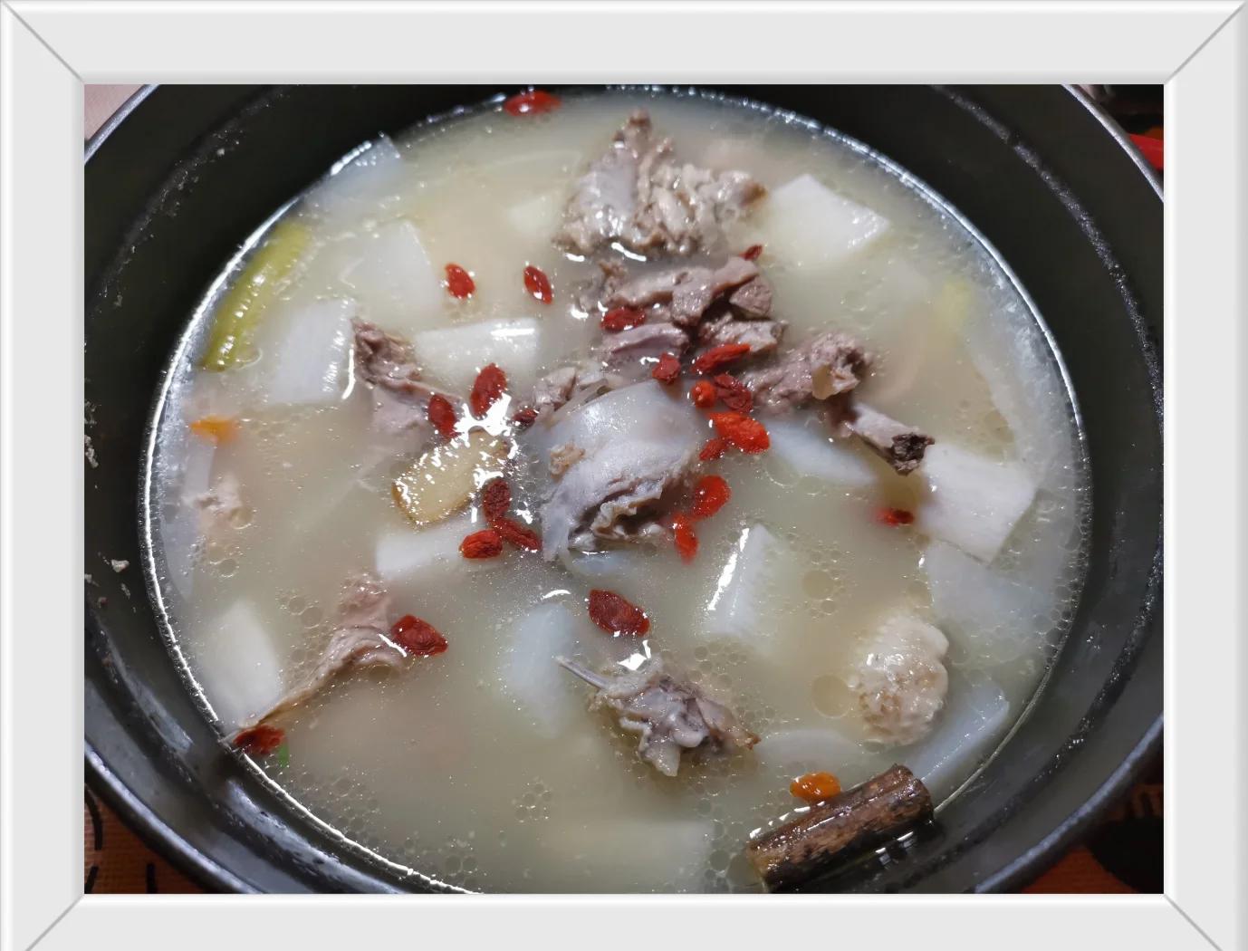 葛根排骨汤成品图