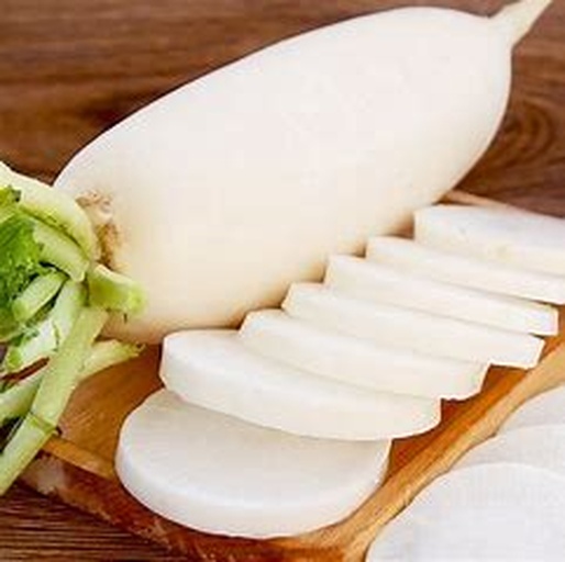 白萝卜切片与煮制过程