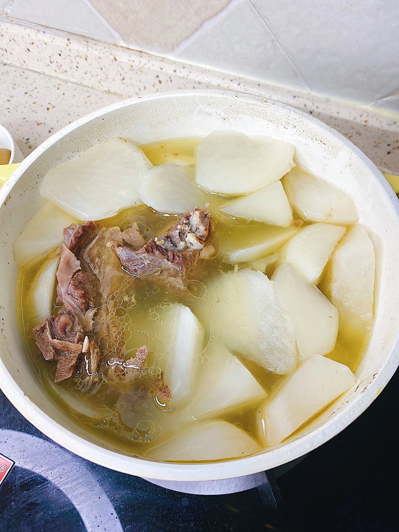 红皮萝卜炖羊肉成品图