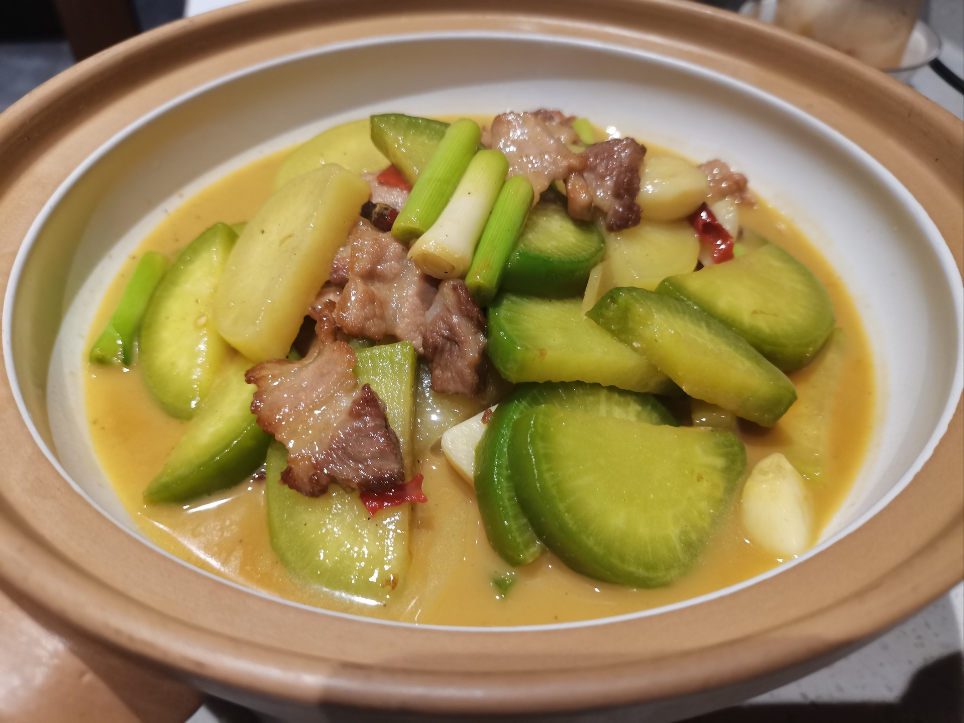 成品猪肉炖青萝卜特写